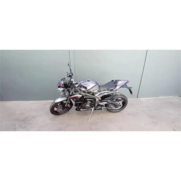 Triumph Street Triple – Vista 3