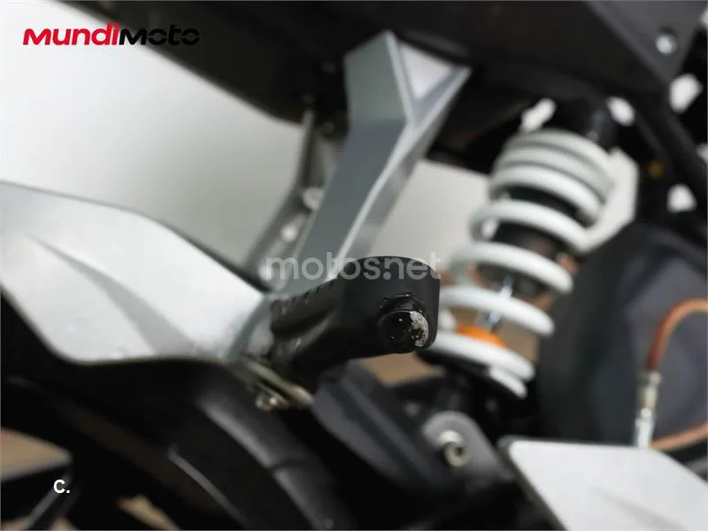 KTM 125 – Vista 38