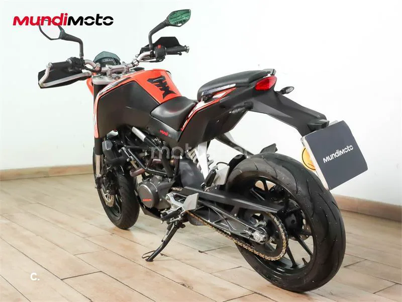 KTM 125 – Vista 8