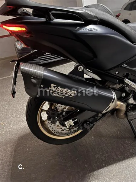 Yamaha TMAX – Vista 7