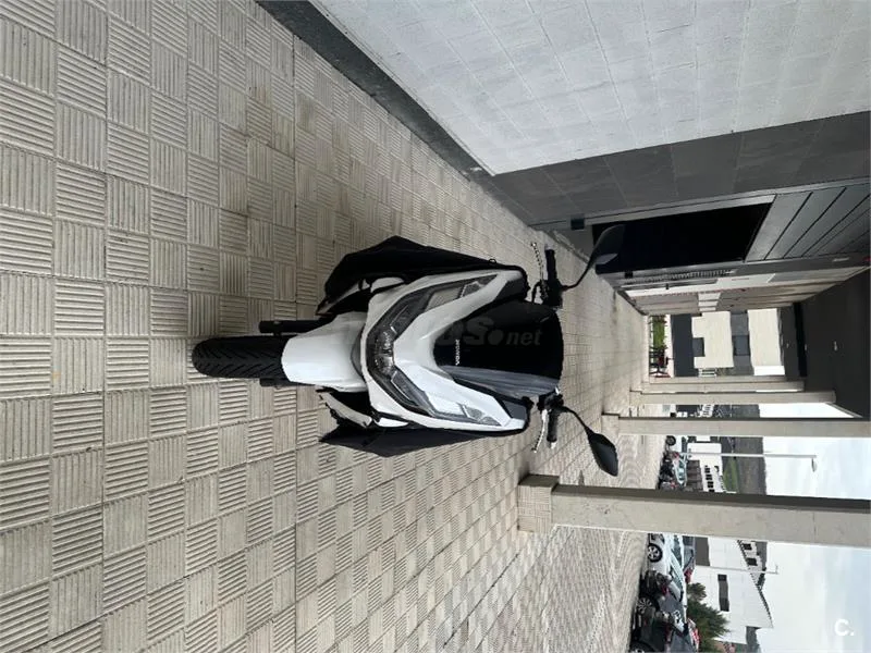 Honda PCX 125 – Vista 4