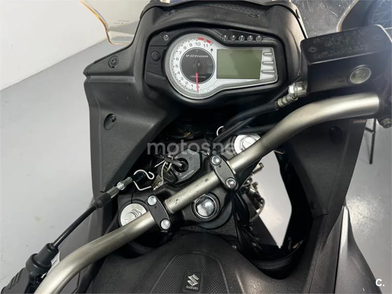 Suzuki V-Strom 650 – Vista 12
