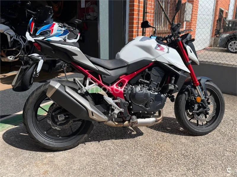 Honda CB 750 Hornet – Vista 4