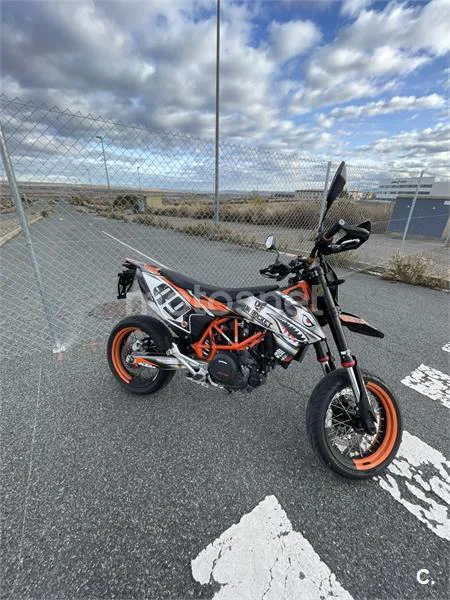 KTM 690 SMC R – Vista 2