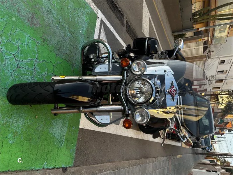Kawasaki VN 900 CLASSIC – Vista 23