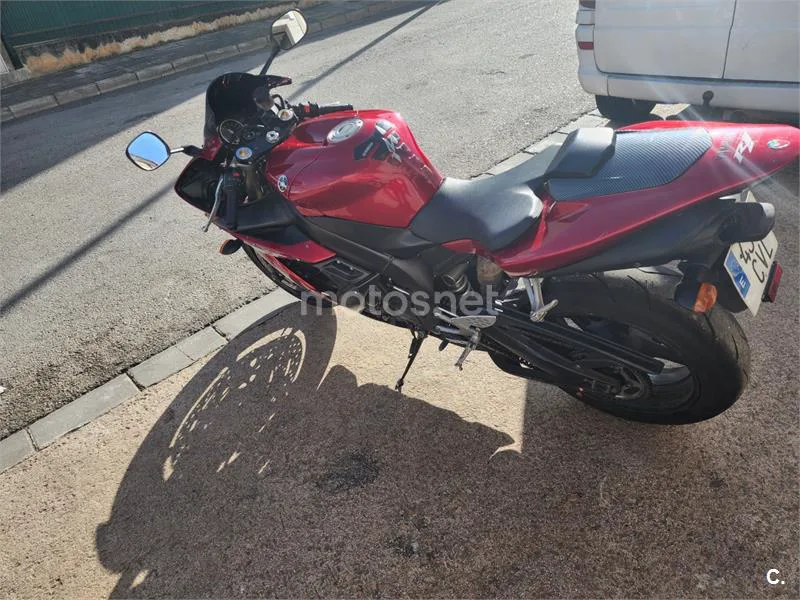 Yamaha R1 – Vista 12