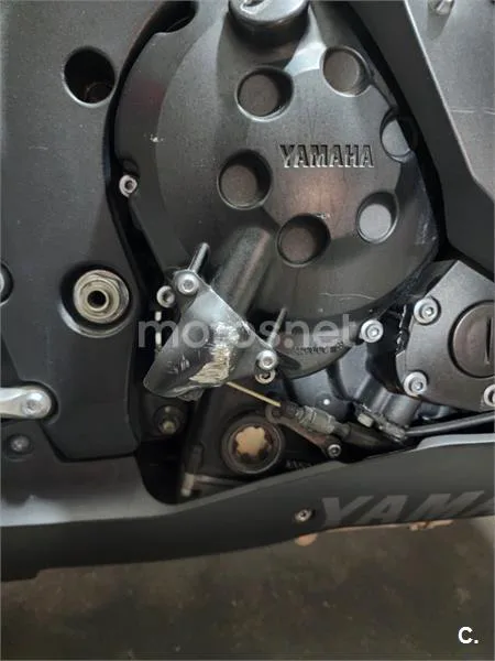 Yamaha R1 – Vista 19