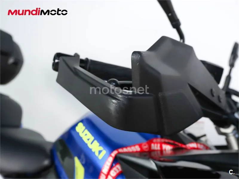 Suzuki GSX-S – Vista 14