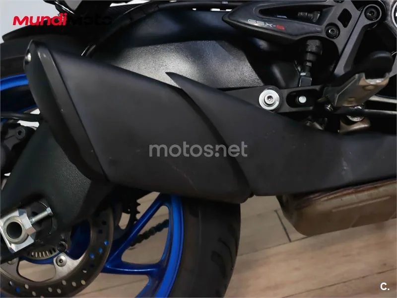 Suzuki GSX-S – Vista 18