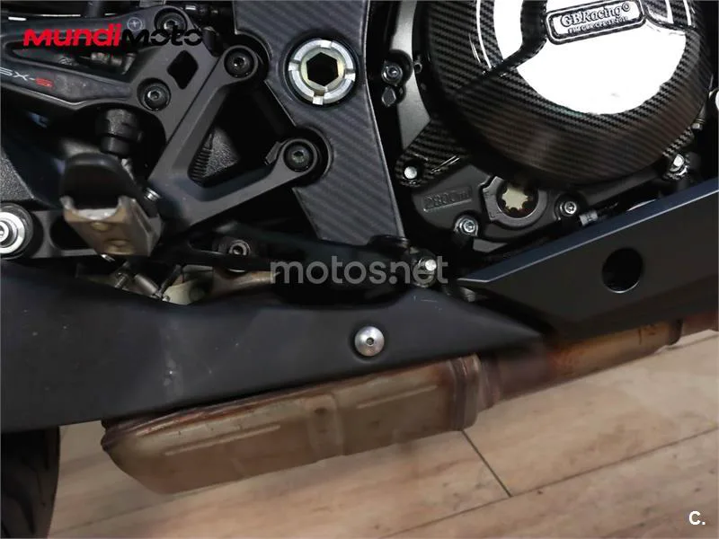 Suzuki GSX-S – Vista 19