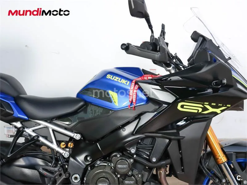 Suzuki GSX-S – Vista 24