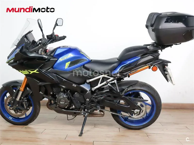Suzuki GSX-S – Vista 6