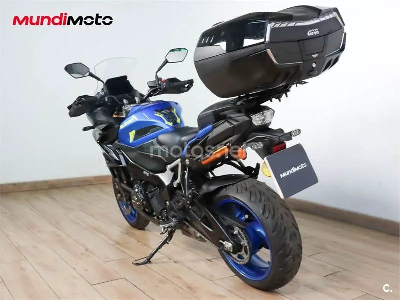Suzuki GSX-S – Vista 8