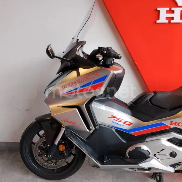 Honda Forza 750 – Vista 15