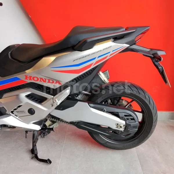 Honda Forza 750 – Vista 17