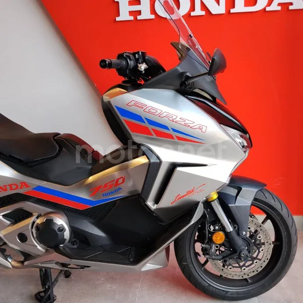 Honda Forza 750 – Vista 7
