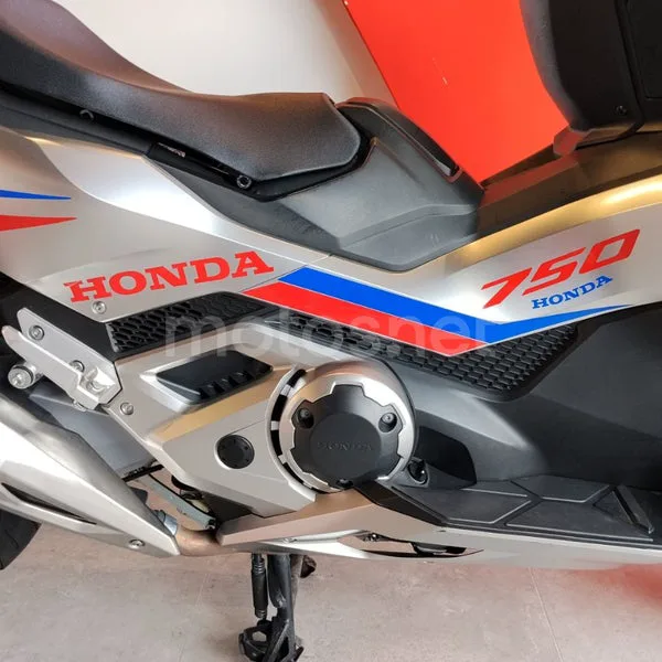 Honda Forza 750 – Vista 8