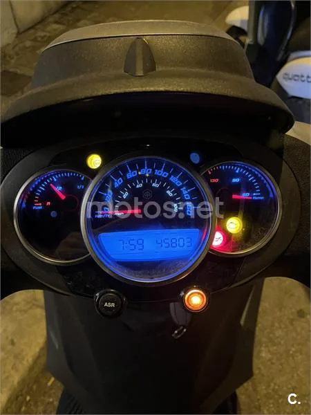 Piaggio Beverly 300 – Vista 2