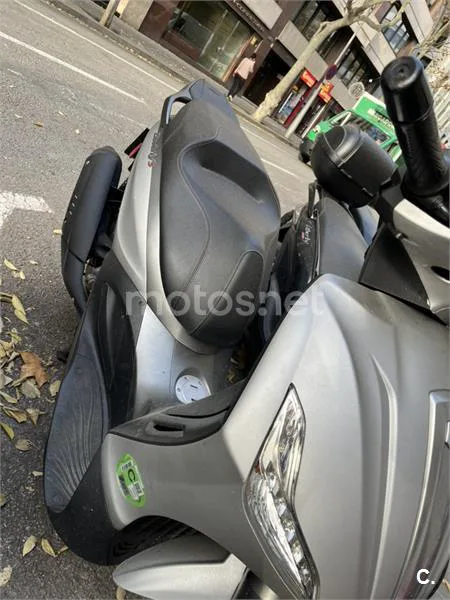 Piaggio Beverly 300 – Vista 3