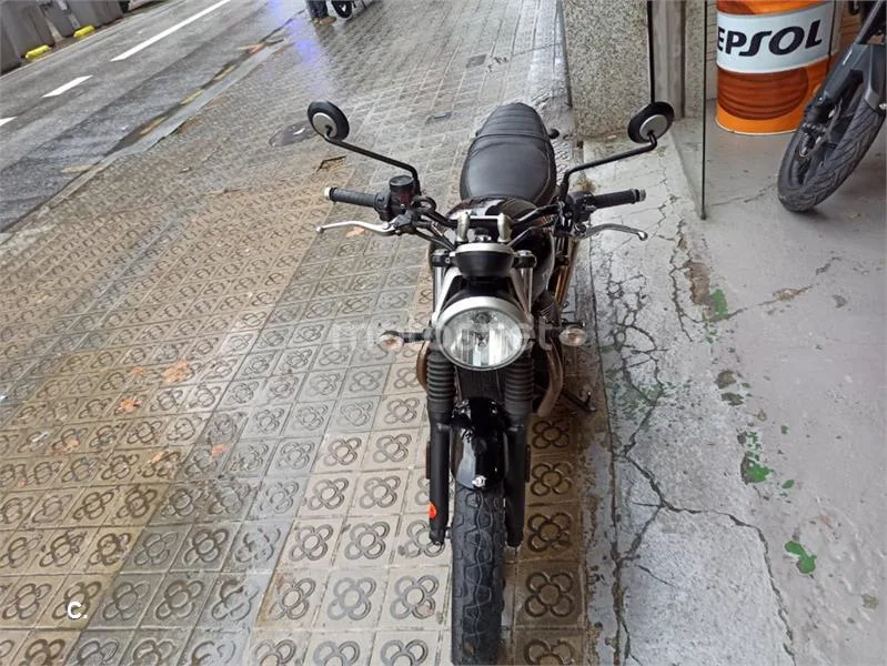 Triumph Street Twin – Vista 4