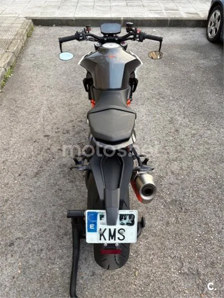KTM 1290 Super Duke R – Vista 3