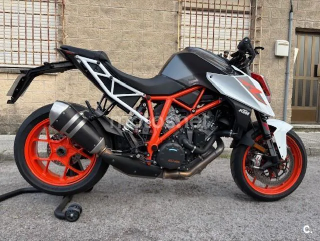 KTM 1290 Super Duke R – Vista 4