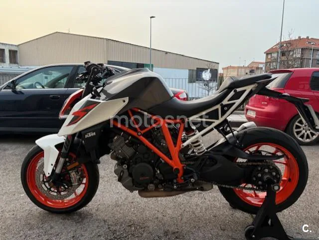 KTM 1290 Super Duke R – Vista 5