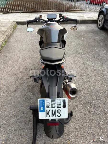 KTM 1290 Super Duke R – Vista 8