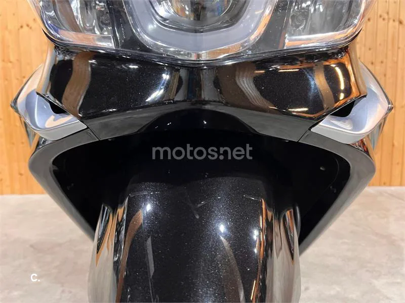Piaggio X10 350 – Vista 24