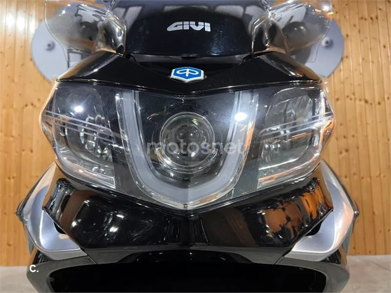 Piaggio X10 350 – Vista 25
