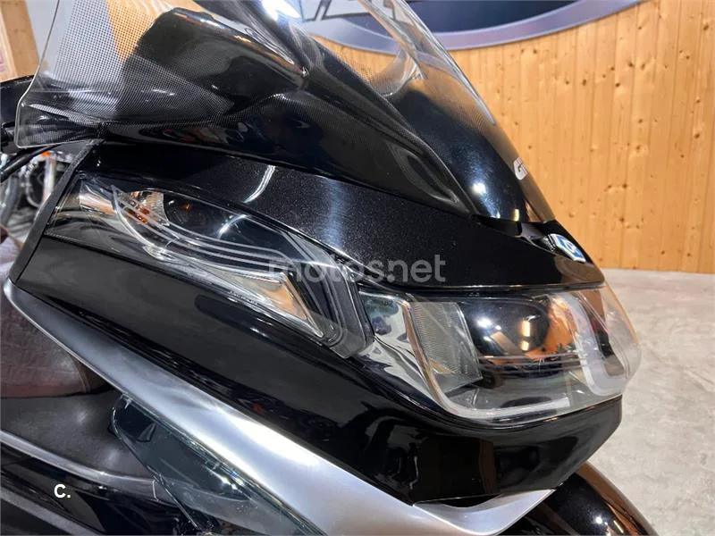 Piaggio X10 350 – Vista 28