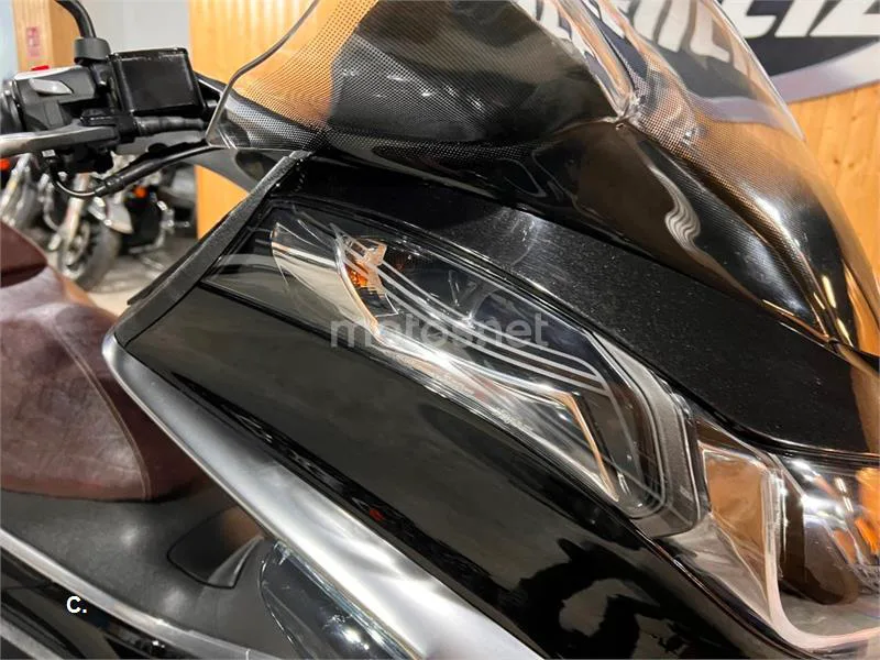 Piaggio X10 350 – Vista 36