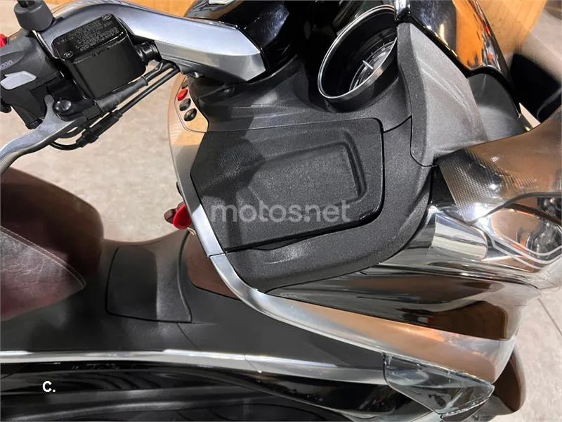 Piaggio X10 350 – Vista 38