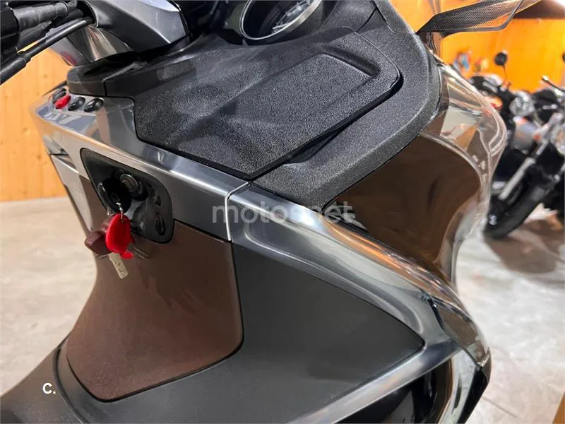 Piaggio X10 350 – Vista 39