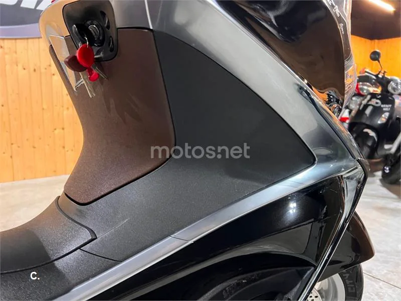 Piaggio X10 350 – Vista 40