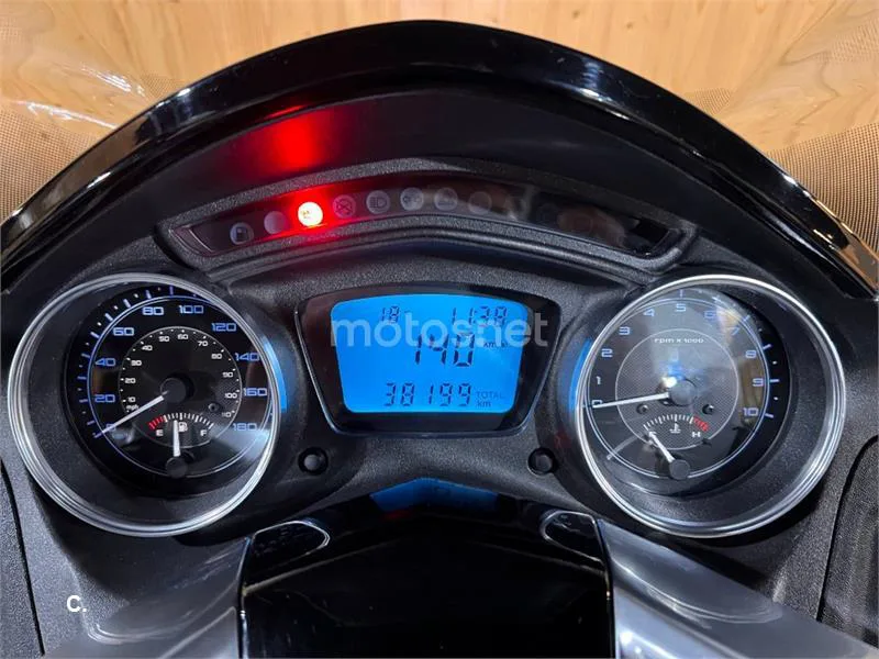 Piaggio X10 350 – Vista 78