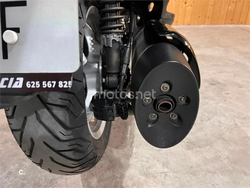 Piaggio X10 350 – Vista 9