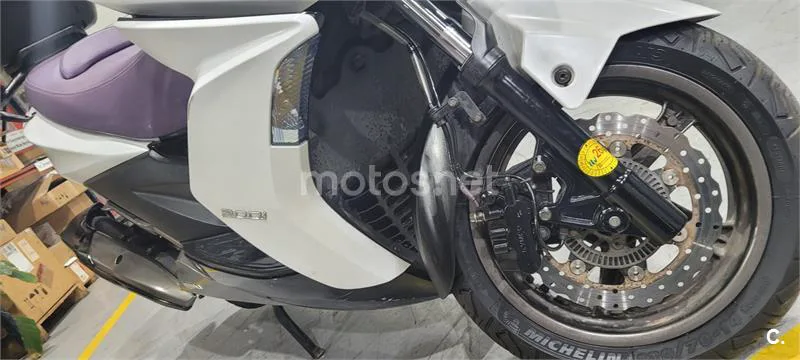 Kymco K-XCT 300i – Vista 4