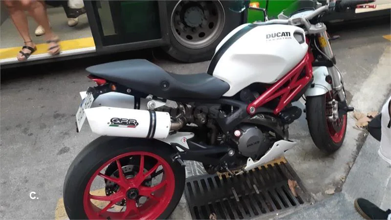 Ducati Monster 796 – Vista 2
