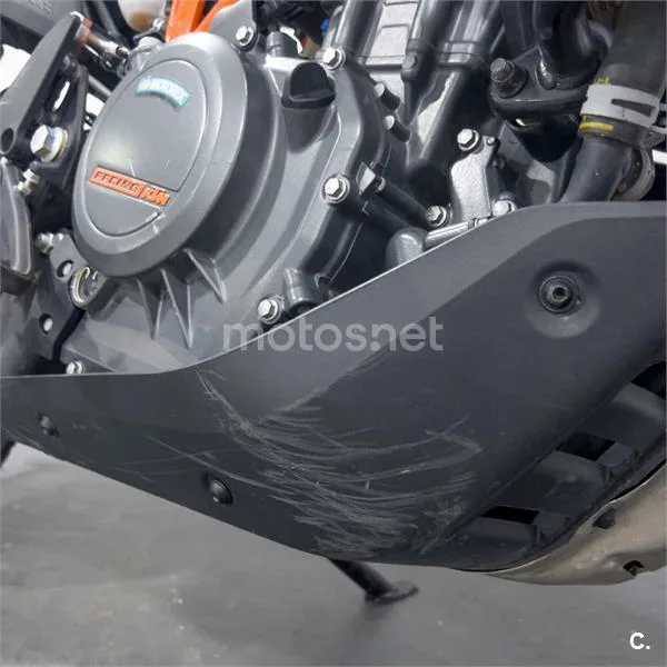 KTM 390 – Vista 22