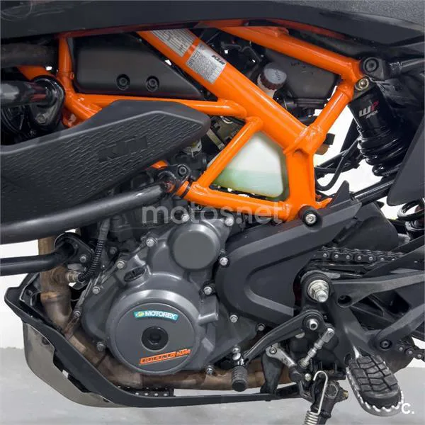 KTM 390 – Vista 26