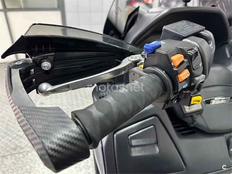 Suzuki Burgman 650 Executive – Vista 37