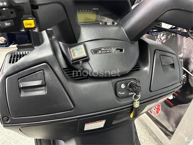 Suzuki Burgman 650 Executive – Vista 39