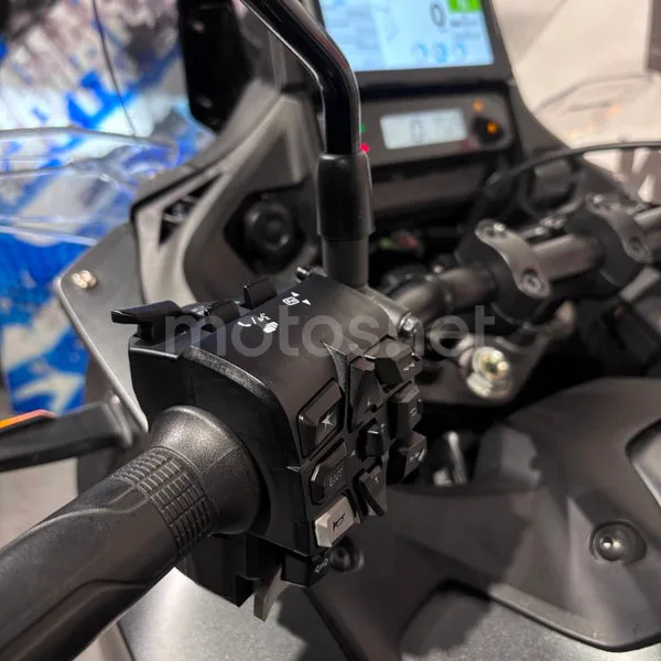 Honda NT1100 - Vista 10