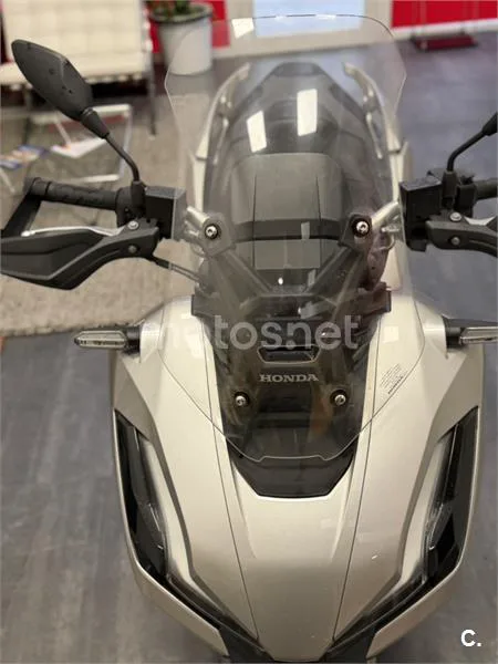 Honda ADV 350 – Vista 2