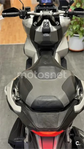 Honda ADV 350 – Vista 3