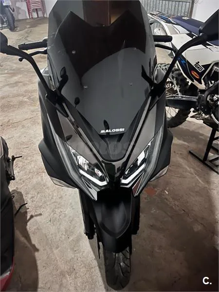 Kymco AK 550 – Vista 2