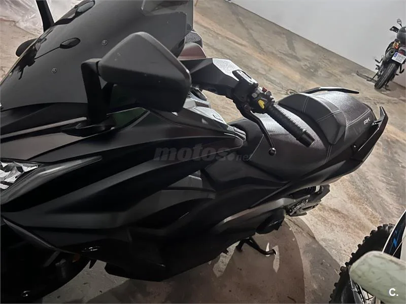Kymco AK 550 – Vista 4
