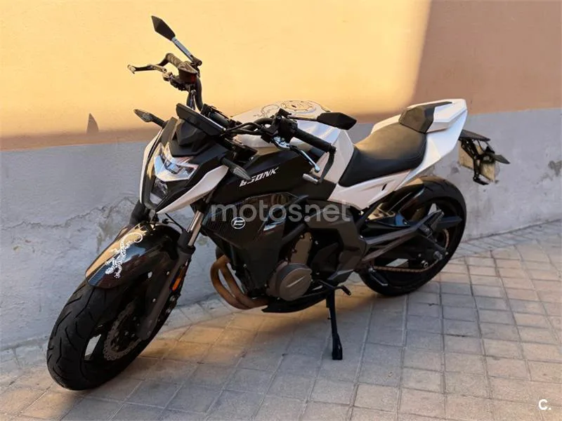 CFMOTO 650NK – Vista 5