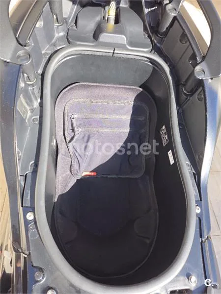 Yamaha TMAX – Vista 11